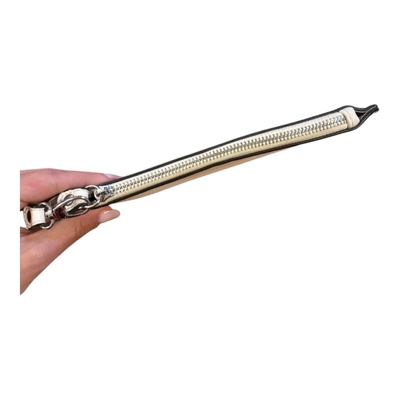 🧡 5 for $25🧡 ECHO wristlet - Picture 3 of 4